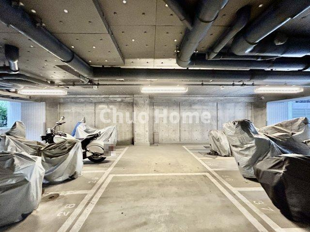イーストゲートスクエアの駐車場|【バイク置場】最新の空き状況や費用などの詳細は担当スタッフまでお問い合わせください。