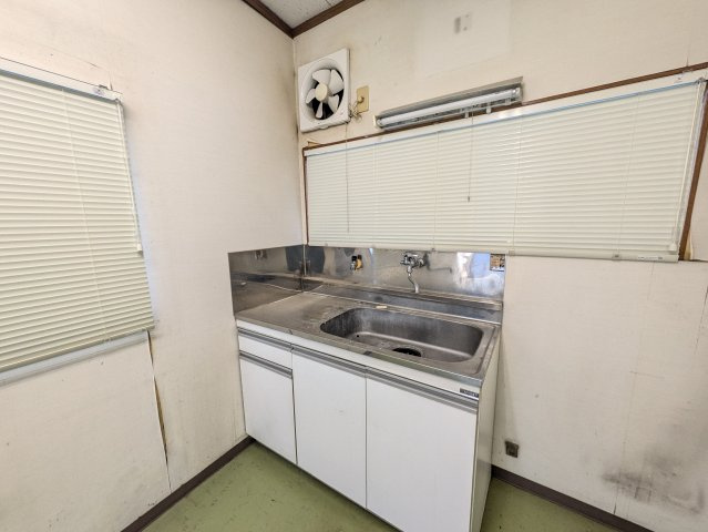 秦野市曽屋倉庫・事務所のキッチン