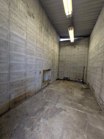 秦野市曽屋倉庫・事務所の駐車場