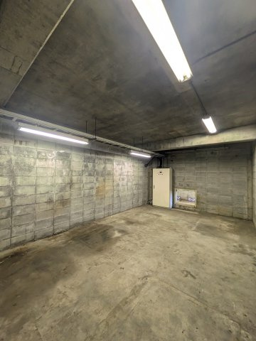 秦野市曽屋倉庫・事務所の駐車場