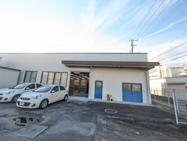 秦野市曽屋倉庫・事務所の駐車場