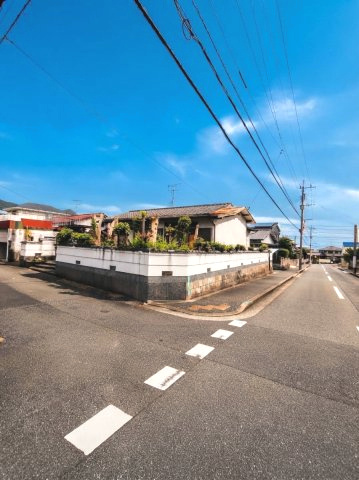 福岡市西区野方５丁目の新築一戸建の前面道路含む現地写真