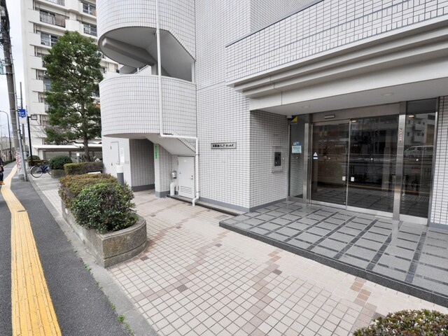 北綾瀬パーク・ホームズのエントランス|「北綾瀬」駅徒歩１０分！オートロック＆防犯カメラ付き耐震基準適合マンション、北綾瀬パーク・ホームズは即日現地案内可能となっておりますので、お気軽にお問い合わせください！