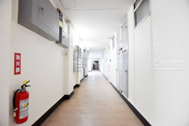 【その他共用部分】 | 染井コーポラス | 共用廊下です。ここもきれいに清掃されています。周囲のお部屋の様子も、ぜひ伺ってみてください。～即日のご見学可能～　お問合せはお気軽にどうぞ。
