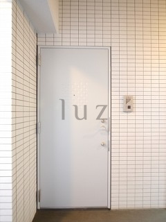 エフパークレジデンス東神奈川の玄関