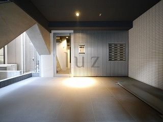 エフパークレジデンス東神奈川のエントランス