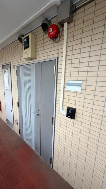 えのきプラザの玄関