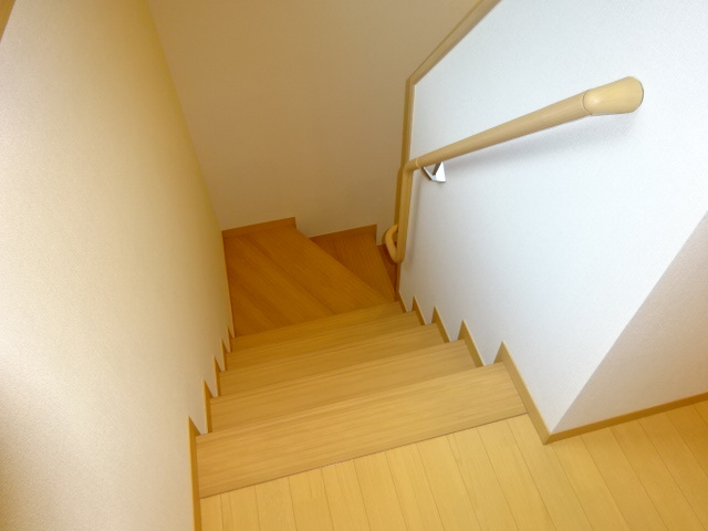中庄テラスEの内装|階段