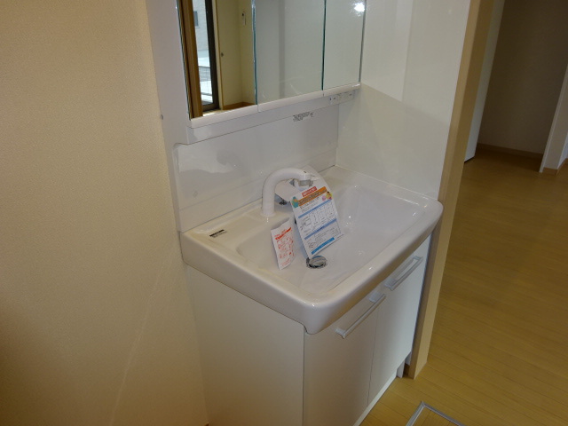 中庄テラスEの独立洗面台|シャンプードレッサー