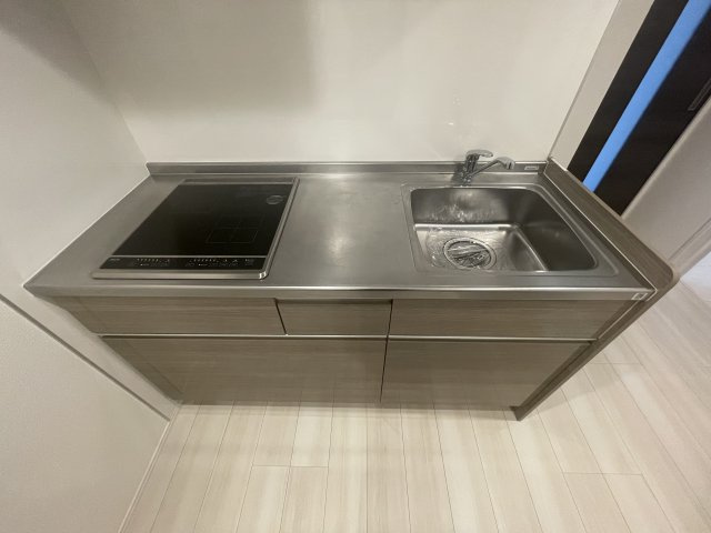 エッグストラートのキッチン|コンパクトなキッチンで掃除もラクラク