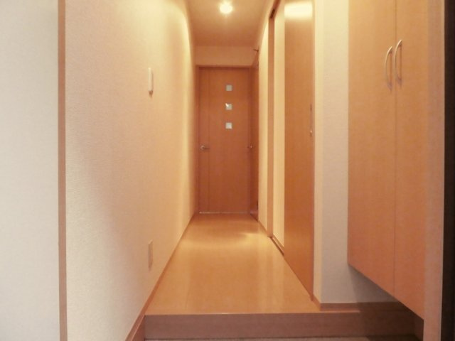 ソレーユ東川口の玄関