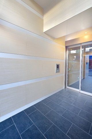 熊本市西区二本木２丁目の賃貸マンションのエントランス