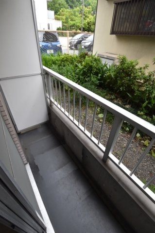 多摩市馬引沢２丁目の賃貸マンションのバルコニー
