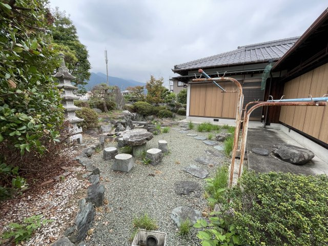 北内町　中古住宅の庭