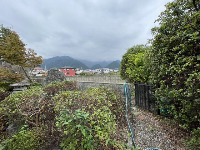 北内町　中古住宅の庭