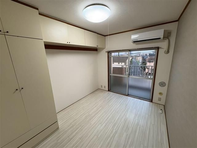 エルベール新町Ⅱ号館の居間・リビング