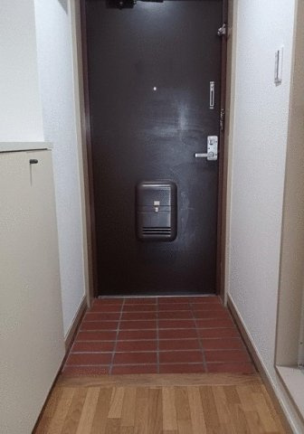 エルベール新町Ⅱ号館の玄関