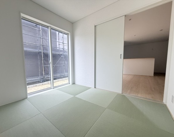 【新築戸建】　いわき市内郷高坂町第11の洋室|同社施工写真　フローリングは、自分の好みの部屋にしやすいです♪
