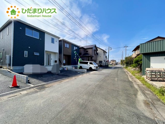 鴻巣市筑波第5Ⅱ期　新築戸建　クレイドル02の前面道路含む現地写真