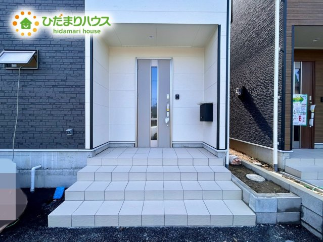 鴻巣市筑波第5Ⅱ期　新築戸建　クレイドル02の玄関