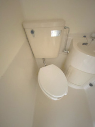 浴室内にトイレがあります☆
