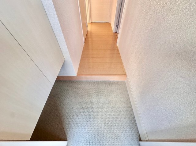 ラフェスタ春日の玄関