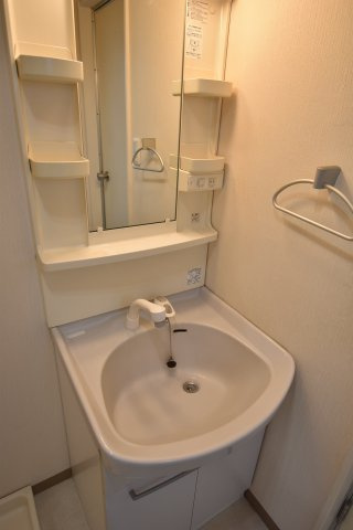 アルカサール幸の独立洗面台|同型参考写真　