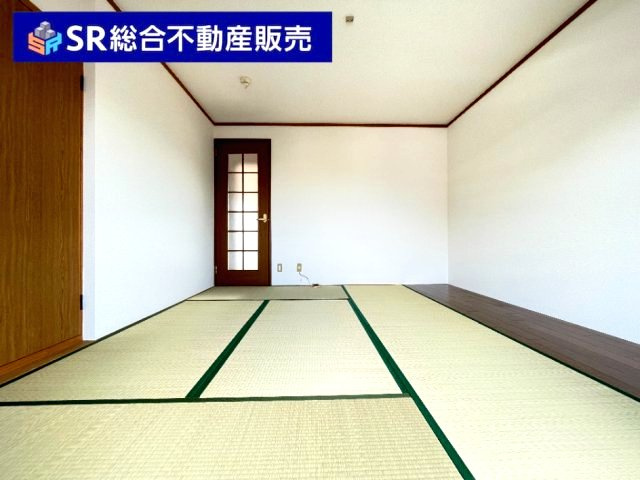 荒川2丁目中古戸建の寝室|3F　8.0帖。落ち着いた雰囲気で寝室にいかがでしょうか？