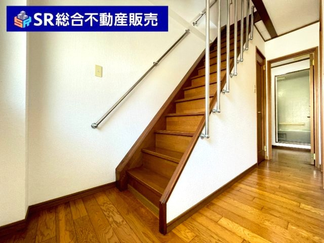 荒川2丁目中古戸建の内装|広々とした廊下スペースです！