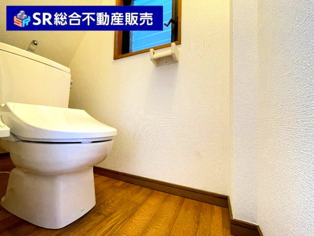 荒川2丁目中古戸建のトイレ|トイレが2ヵ所あるので朝の忙しい時間帯でも安心です♪