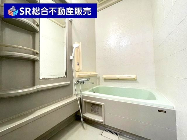 荒川2丁目中古戸建の浴室|足を伸ばしてゆったりくつろげる浴室です！