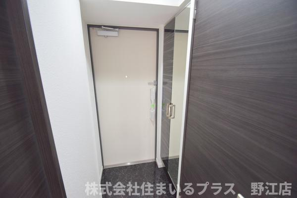 フォレストグレイス城東中央Ⅱの玄関