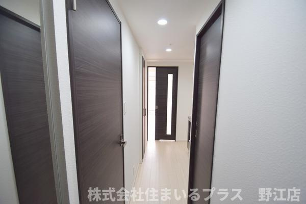 フォレストグレイス城東中央Ⅱの玄関