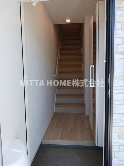 アルシオンの玄関|お部屋は２階になります◇