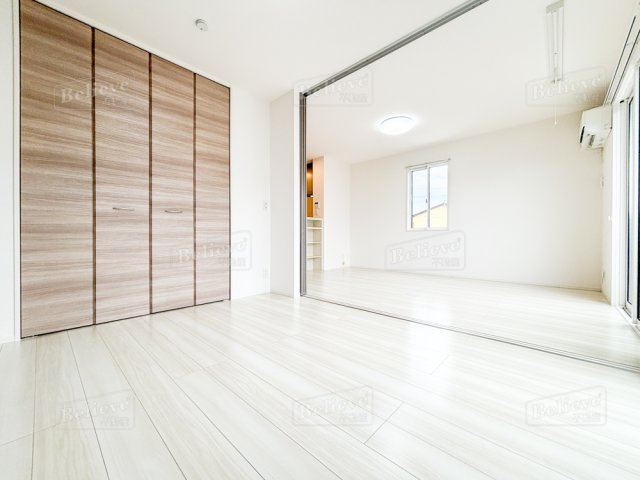Villa松本の寝室|クローゼット付きの寝室です☆