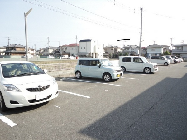 ノーブルハイツⅡの駐車場