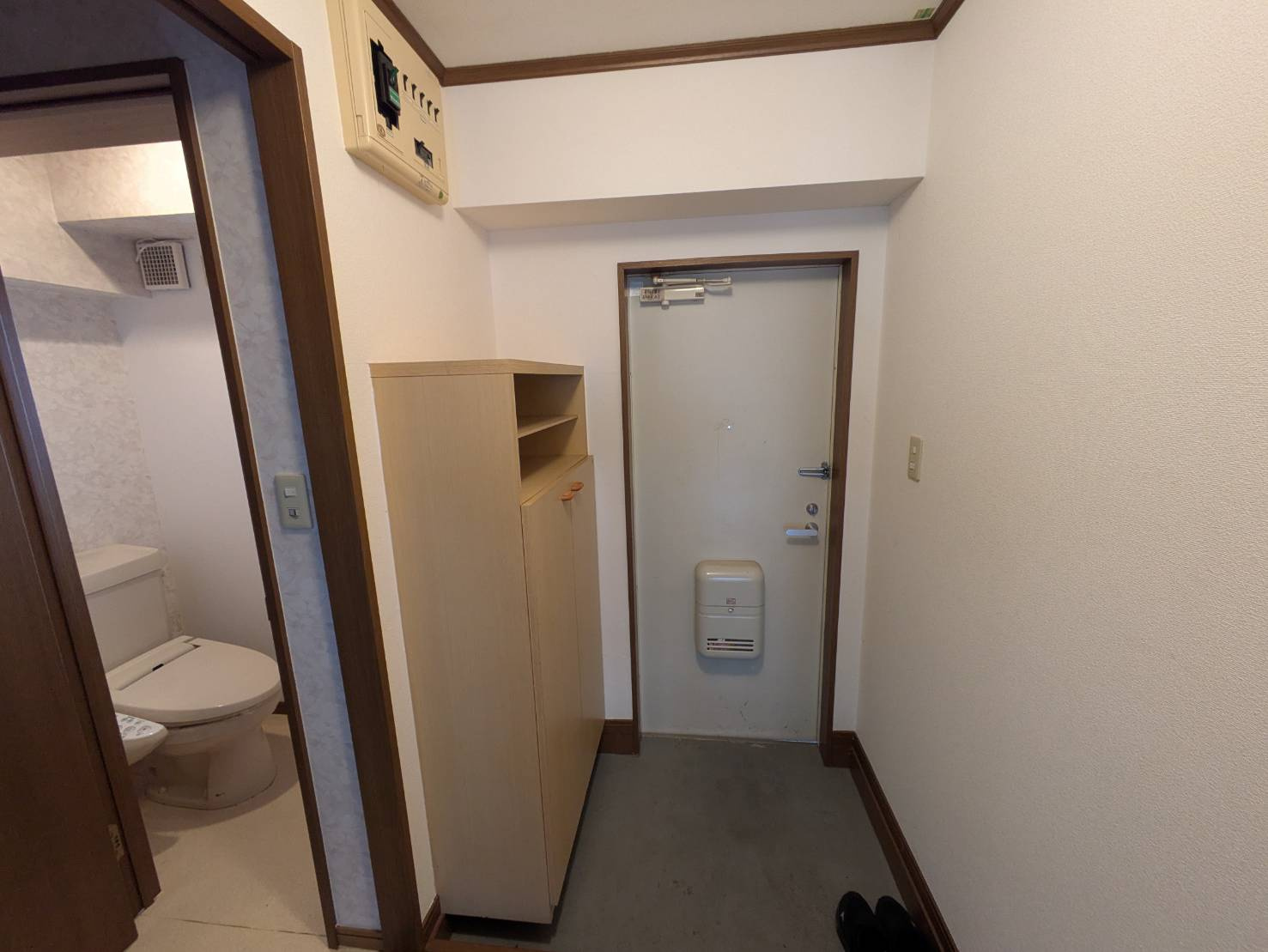 フローラルマンションの玄関
