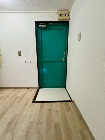 蔵王ハイツの玄関