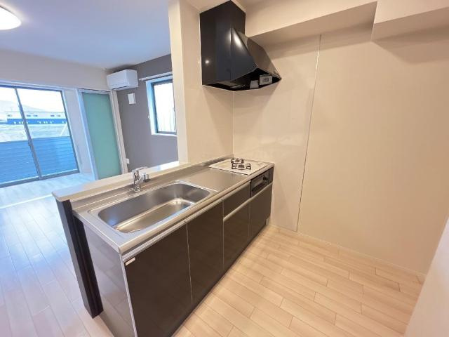熊本市東区新外新築アパート（仮）のキッチン|建具等の色・仕様は相違がございます（イメージ）