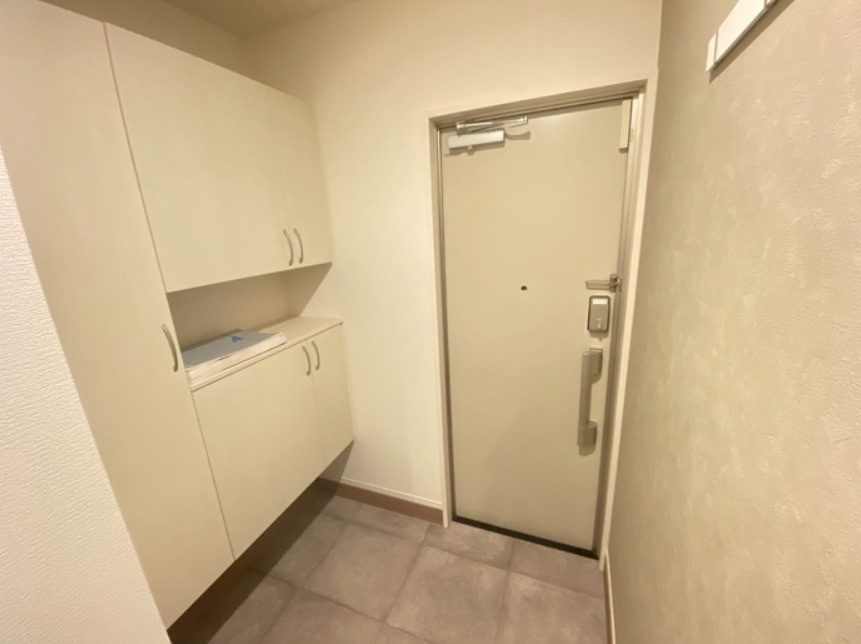 D-room花見が丘の玄関