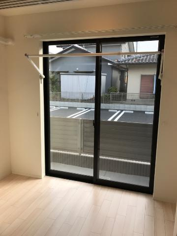 ルガルボニート北熊本の居間・リビング|室内物干し