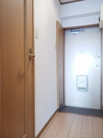 レルベ保田窪の玄関