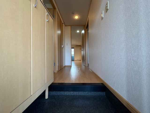 ｂｉｅｎｖｉｖｒｅ楡木の玄関|玄関