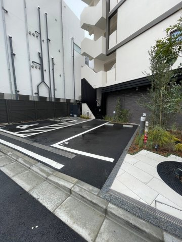 テラス駒込イーストの駐車場