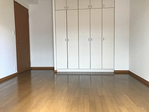 サーパスシティ新屋敷一番館のその他|洋室