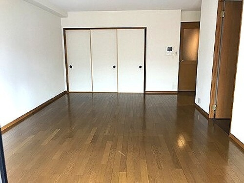 サーパスシティ新屋敷一番館の居間・リビング|リビングダイニング