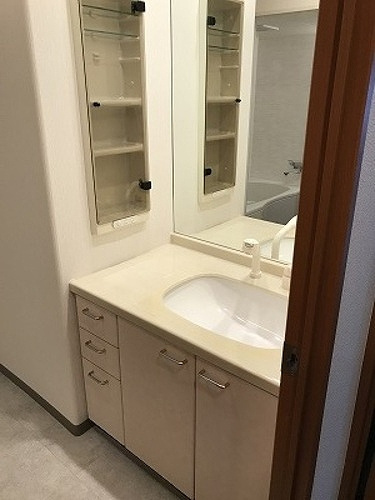 サーパスシティ新屋敷一番館の洗面所|洗面化粧台