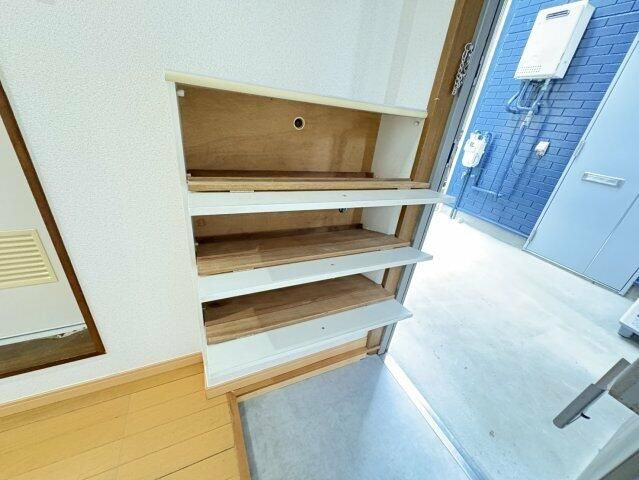 サンパレス大和田３番館の玄関