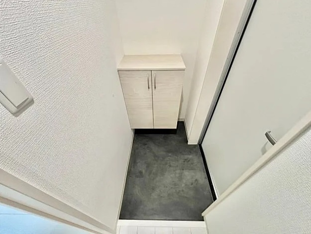 D porta Alegriaの玄関