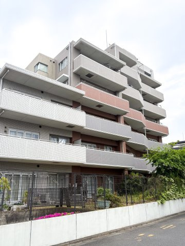 グランベル練馬北町Ⅲの外観|平成１５年築の耐震基準適合マンション、グランベル練馬北町Ⅲは即日現地案内可能となっておりますので、お気軽にお問い合わせください！